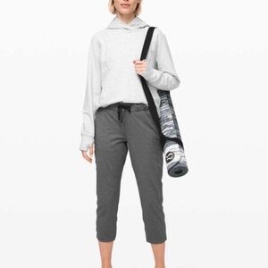 Lululemon Women’s Drawstring Athletic Capri Pants Size 8